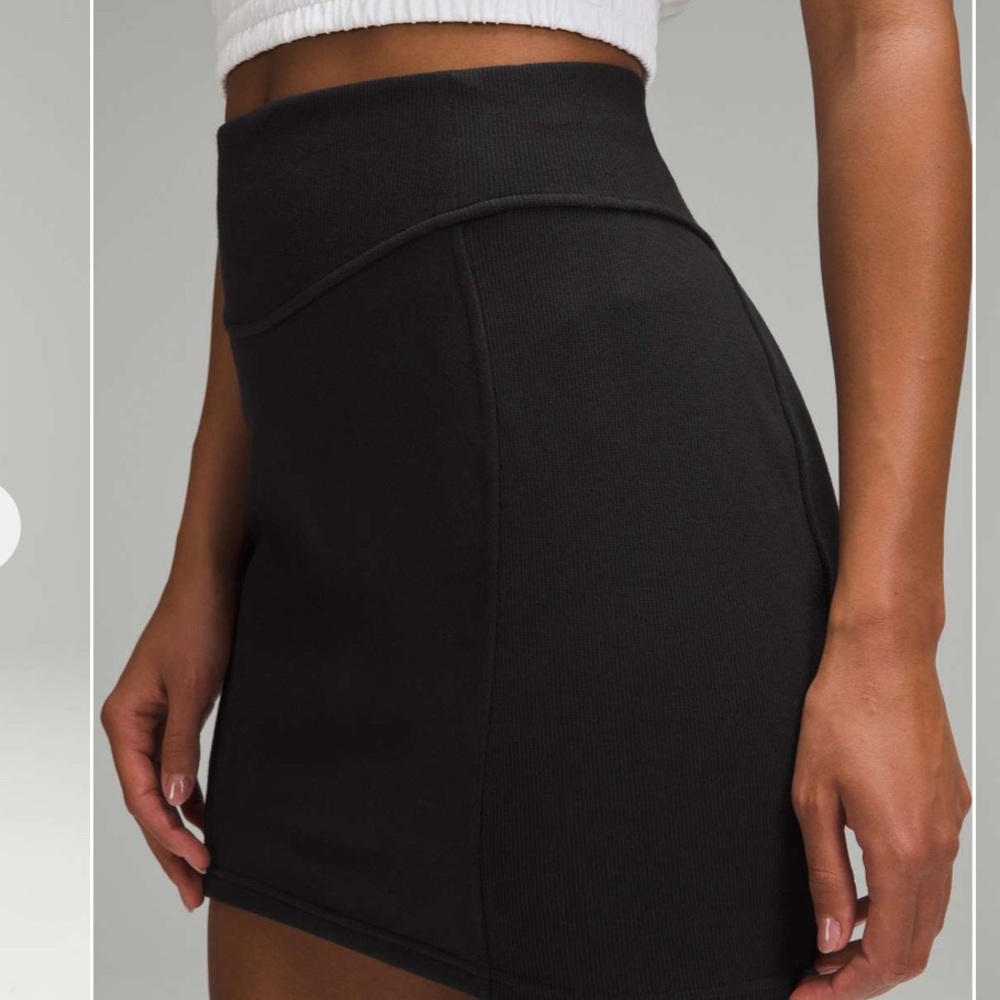 Lululemon Scuba High-Rise Mini Skirt  size Small - Picture 2 of 7